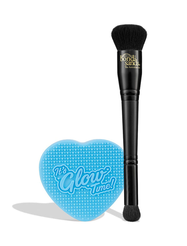 The BondiSandsEU Self Tan Contour Kit includes a dual-ended black makeup brush and a blue, heart-shaped “It’s Glow Time!” sponge—perfect for blending or creating a bronzed glow with your favorite contour looks.